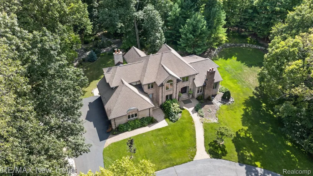561 Valley Drive Milford Charter Township, MI 48381