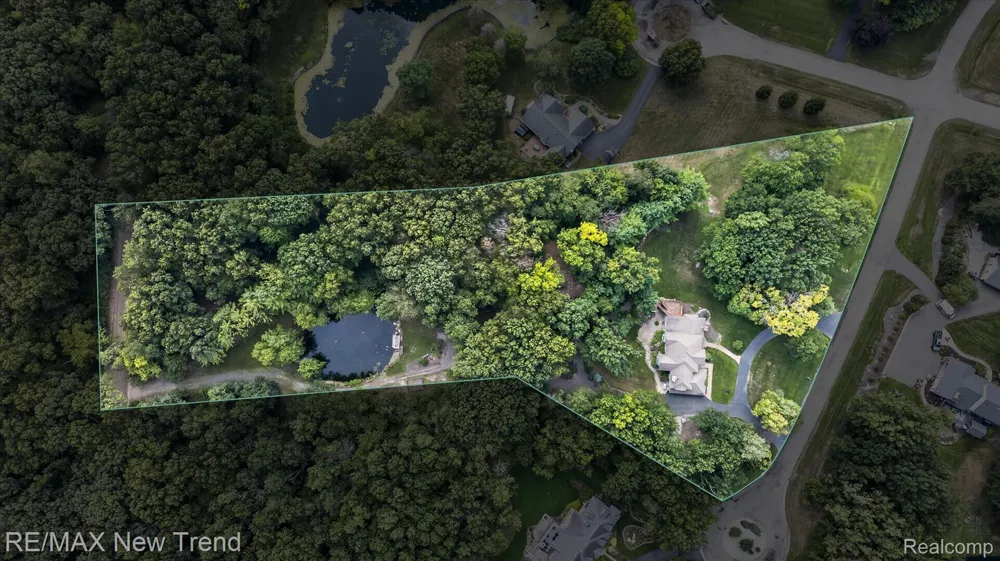 561 Valley Drive Milford Charter Township, MI 48381