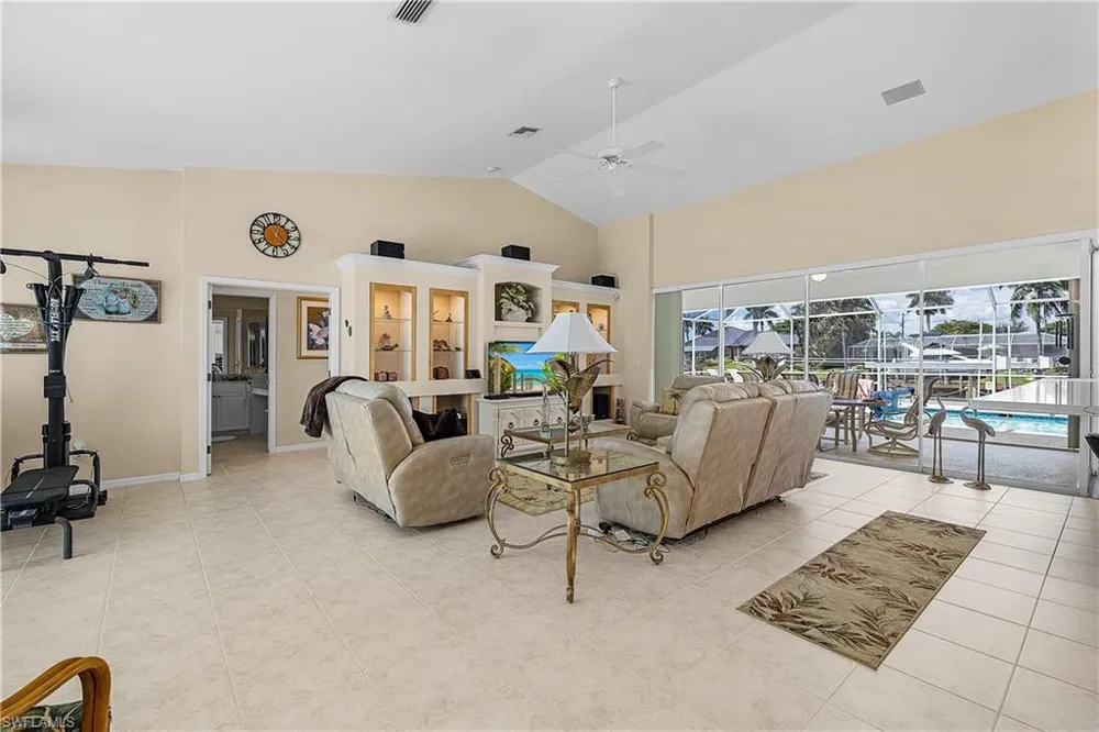 1210 SE 21st Avenue Cape Coral, FL 33990