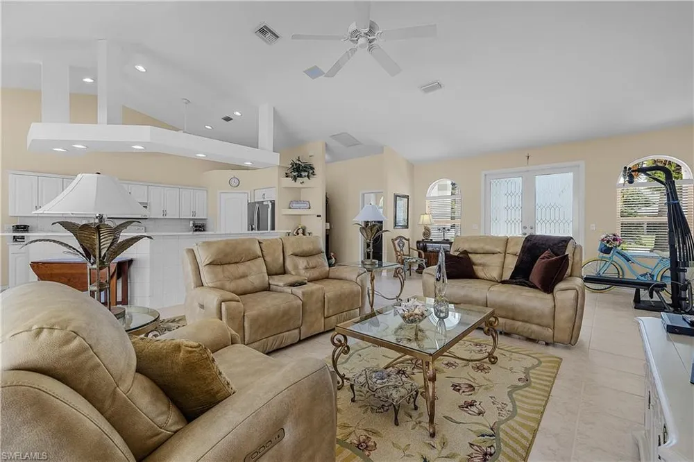 1210 SE 21st Avenue Cape Coral, FL 33990