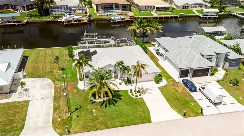 1210 SE 21st Avenue Cape Coral, FL 33990