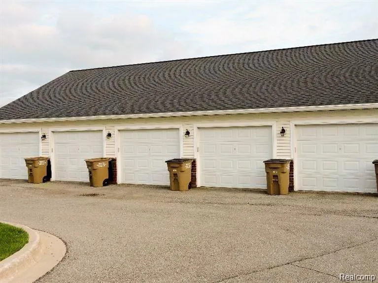 1074 W Summerfield Glen Circle Scio Township, MI 48103