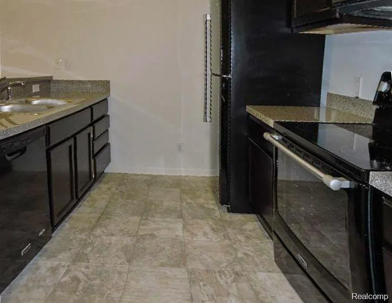 1074 W Summerfield Glen Circle Scio Township, MI 48103