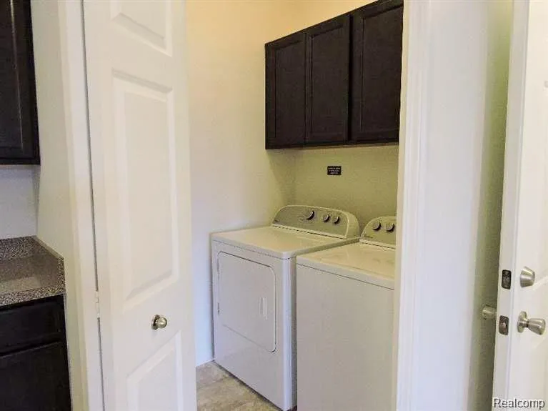 1074 W Summerfield Glen Circle Scio Township, MI 48103