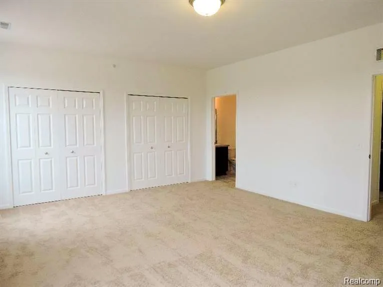 1074 W Summerfield Glen Circle Scio Township, MI 48103