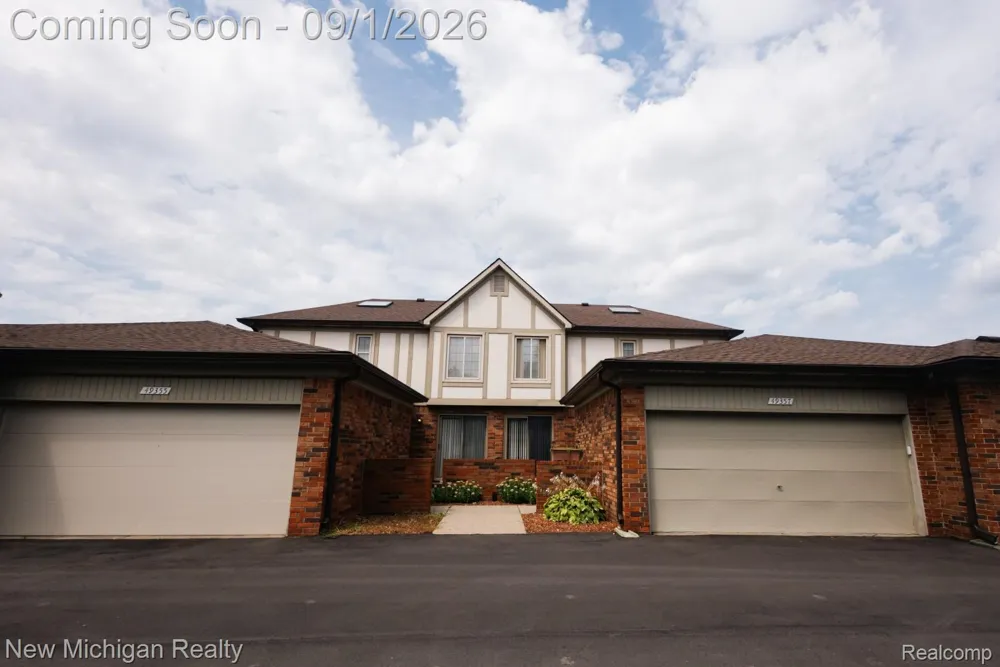 49355 Marquette Court Shelby Charter Township, MI 48315