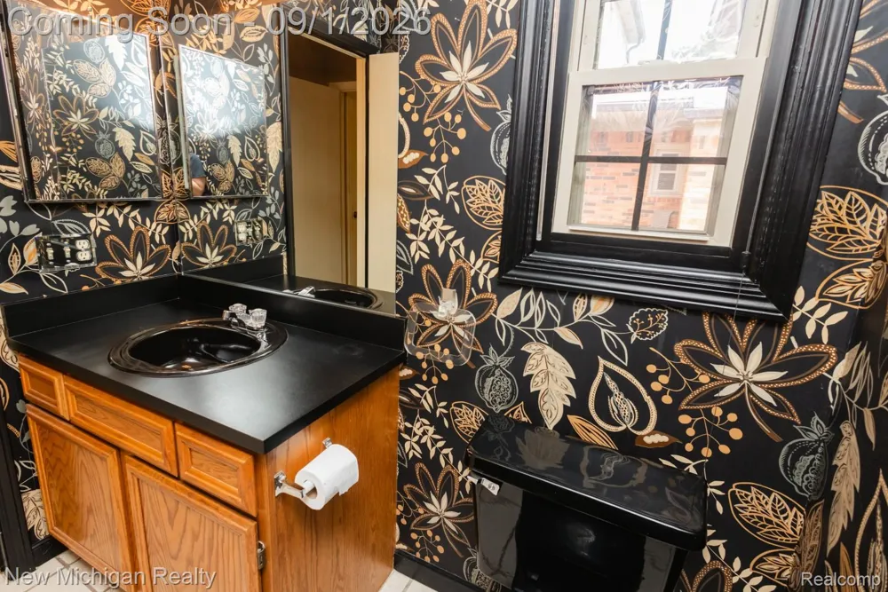 49355 Marquette Court Shelby Charter Township, MI 48315