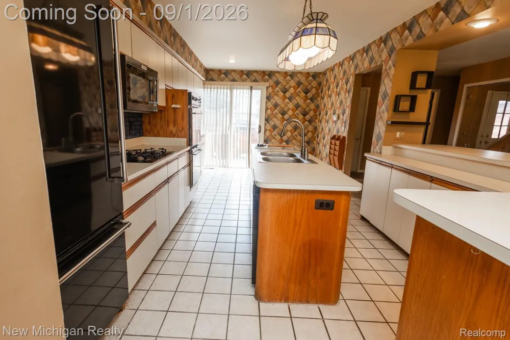 49355 Marquette Court Shelby Charter Township, MI 48315
