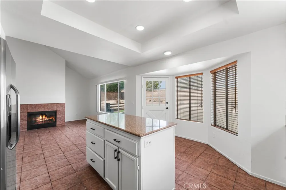 1000 Cloverdale Court Rosamond, CA 93560