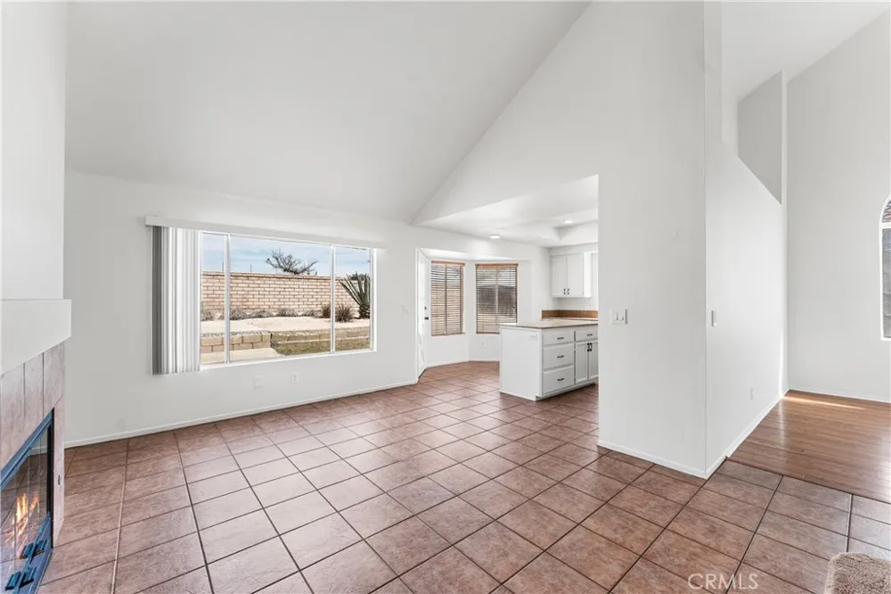 1000 Cloverdale Court Rosamond, CA 93560