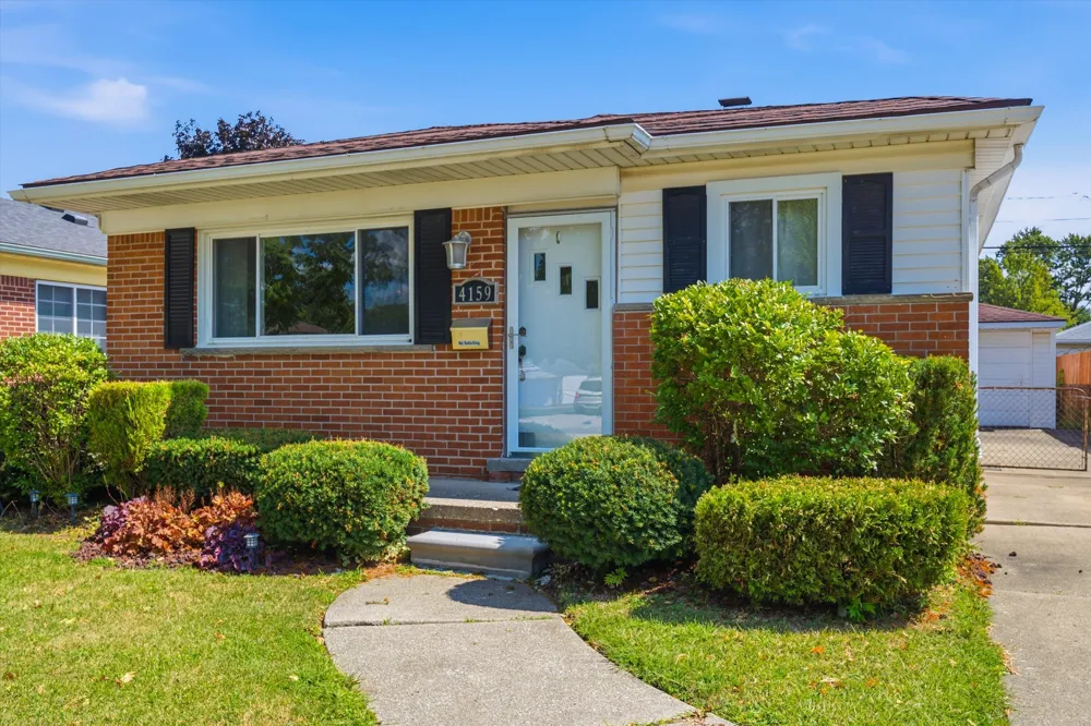 4159 Monroe Street Dearborn Heights, MI 48125