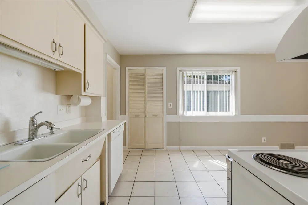 4159 Monroe Street Dearborn Heights, MI 48125