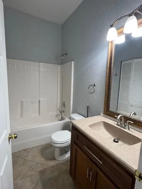 5811 La Costa Drive #210 Orlando, FL 32807