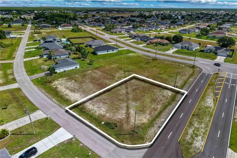 3805 NE 10th Place Cape Coral, FL 33909