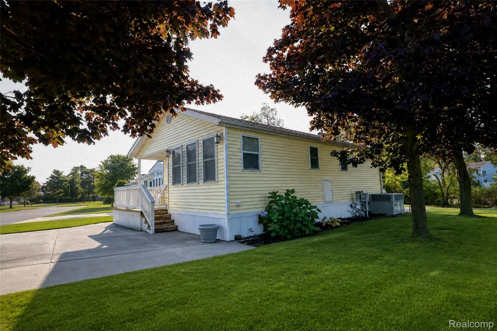 7122 Ben Franklin Drive Lexington Township, MI 48450