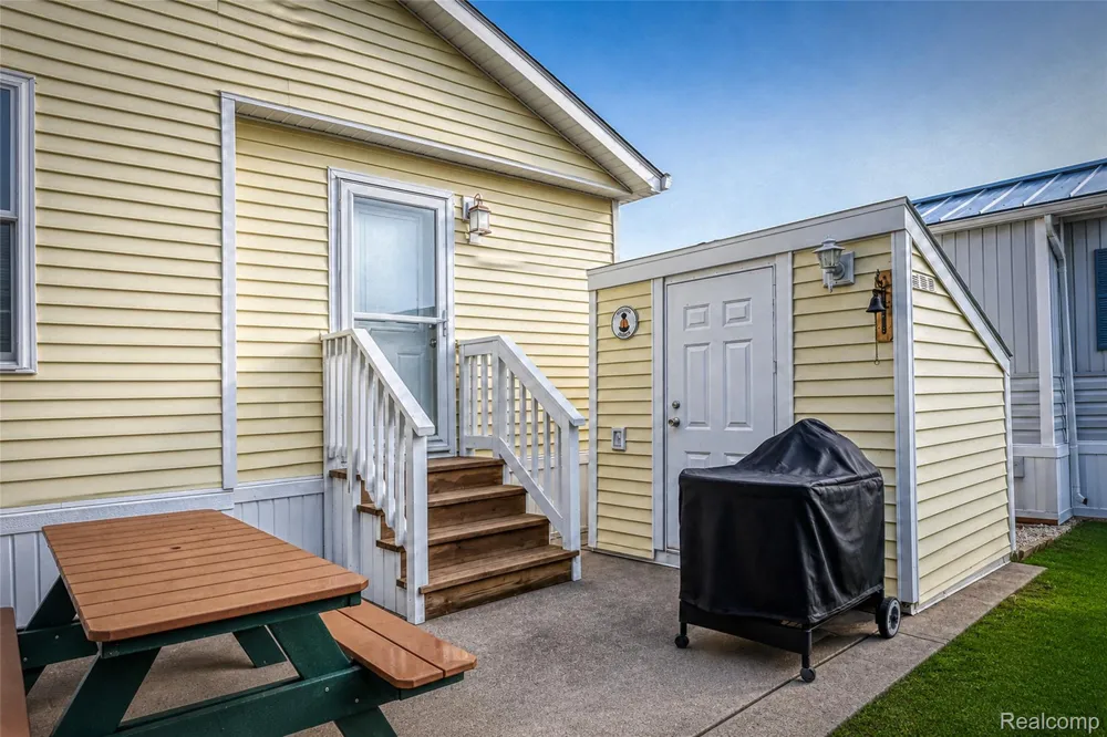 7122 Ben Franklin Drive Lexington Township, MI 48450