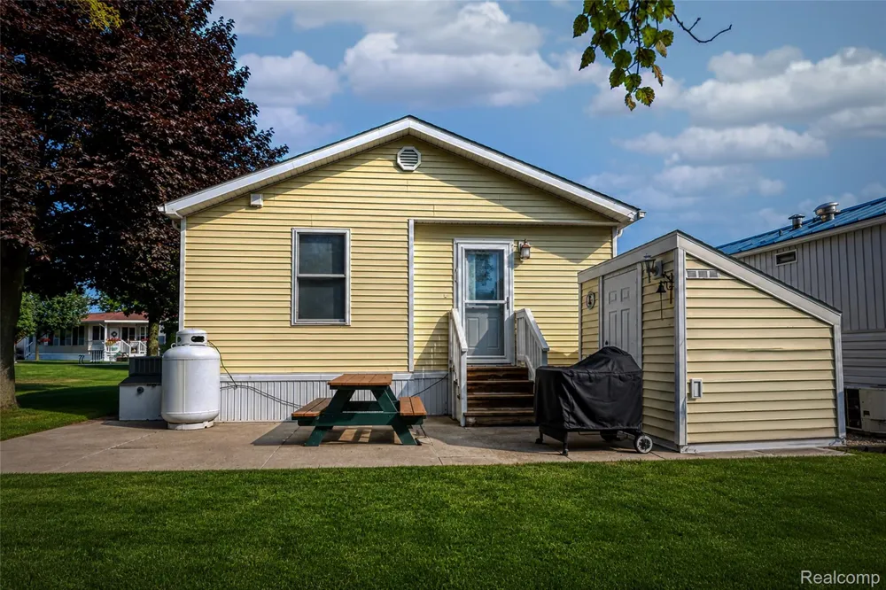 7122 Ben Franklin Drive Lexington Township, MI 48450