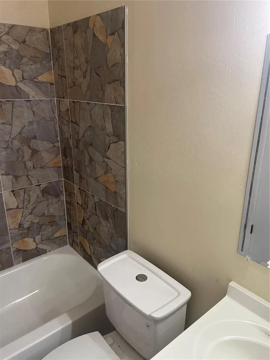 613 61ST AVENUE TERRACE E #613 Bradenton, FL 34203