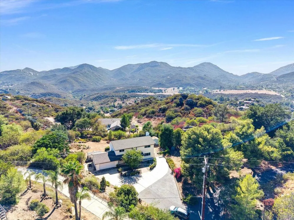 15436 Las Manzanitas Road Ramona, CA 92065