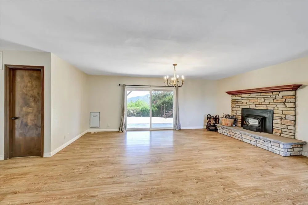 15436 Las Manzanitas Road Ramona, CA 92065