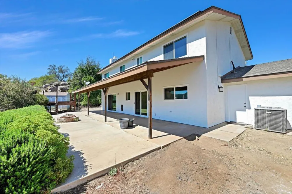15436 Las Manzanitas Road Ramona, CA 92065