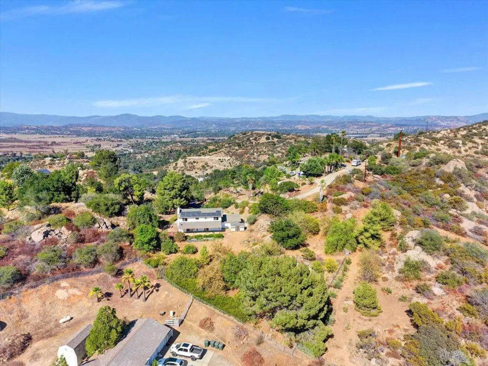 15436 Las Manzanitas Road Ramona, CA 92065
