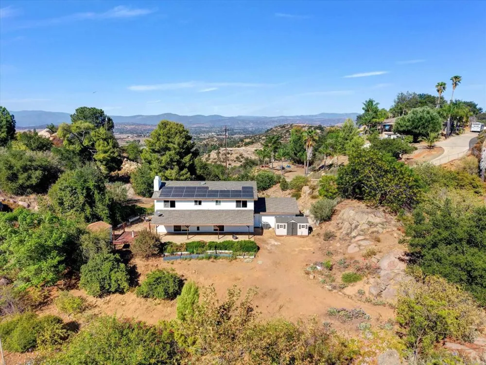 15436 Las Manzanitas Road Ramona, CA 92065