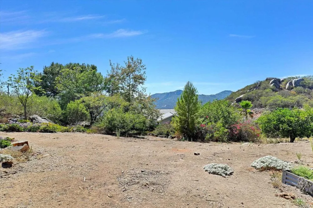 15436 Las Manzanitas Road Ramona, CA 92065