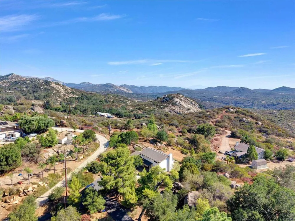 15436 Las Manzanitas Road Ramona, CA 92065