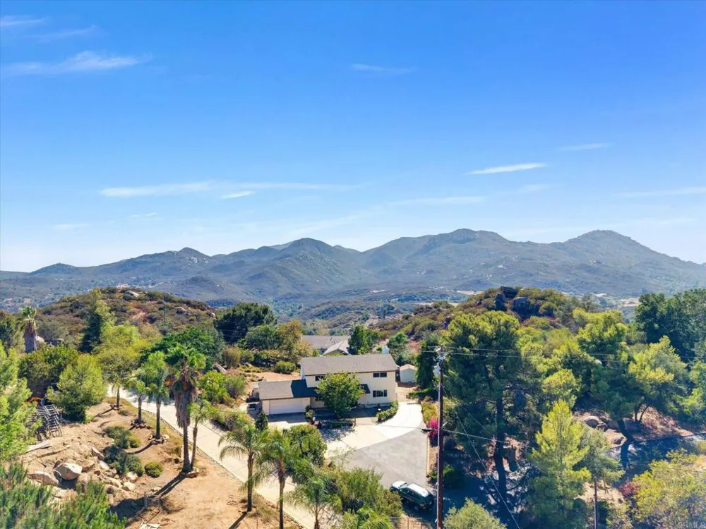 15436 Las Manzanitas Road Ramona, CA 92065