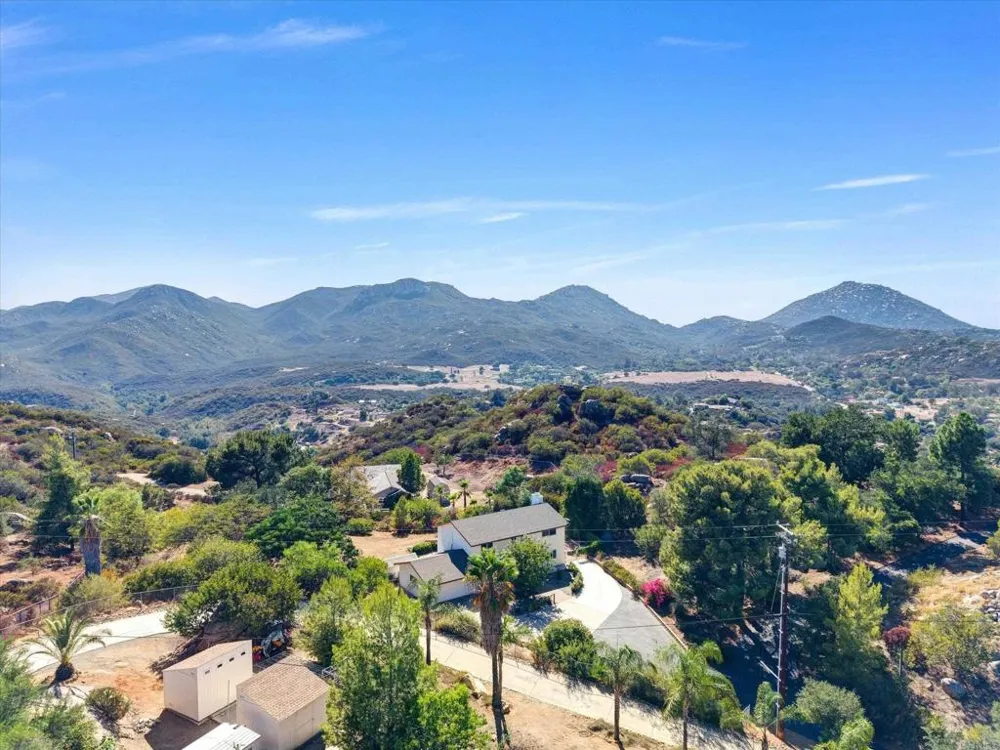 15436 Las Manzanitas Road Ramona, CA 92065