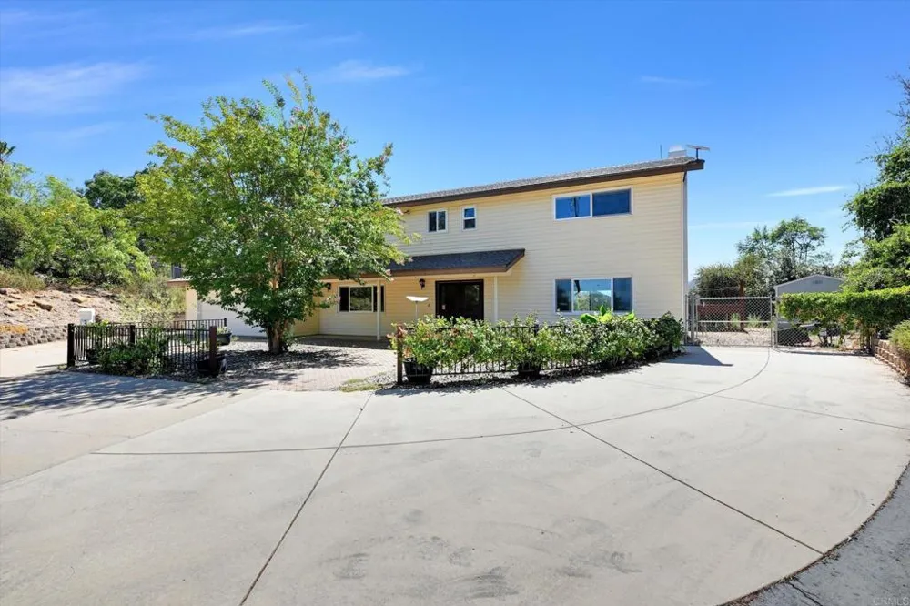 15436 Las Manzanitas Road Ramona, CA 92065