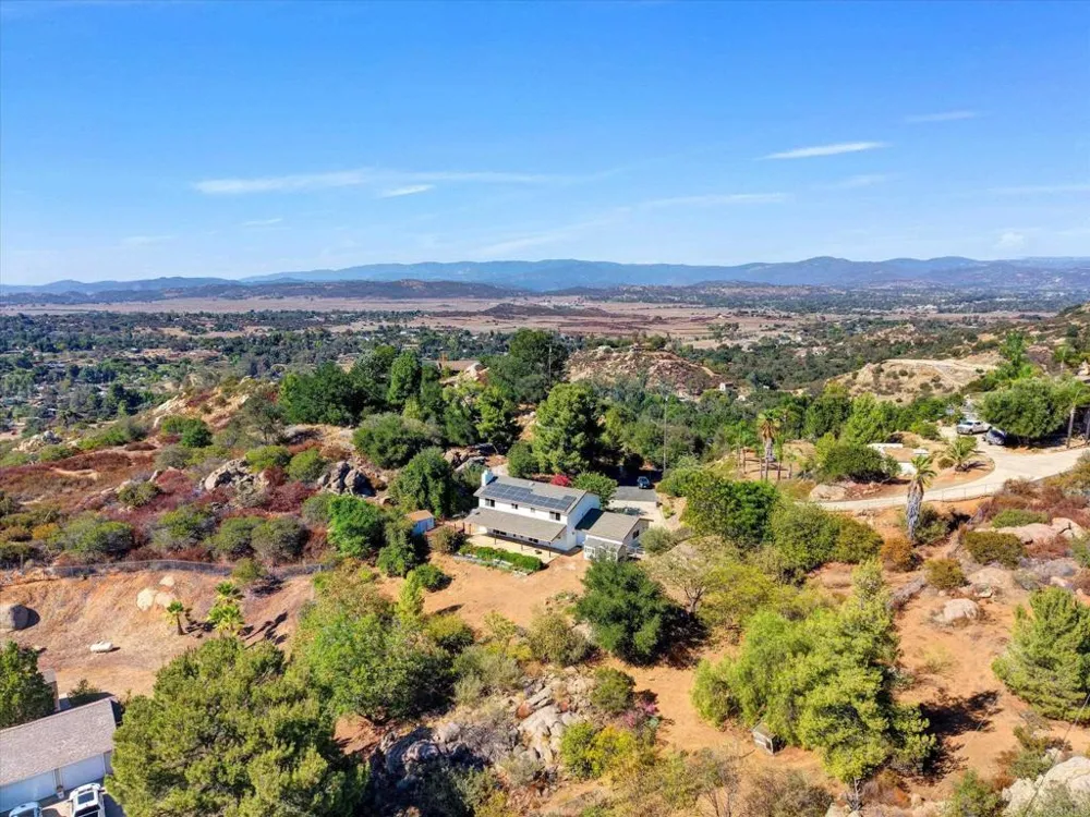 15436 Las Manzanitas Road Ramona, CA 92065