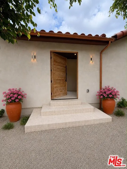 14655 Morrison Street Los Angeles, CA 91403