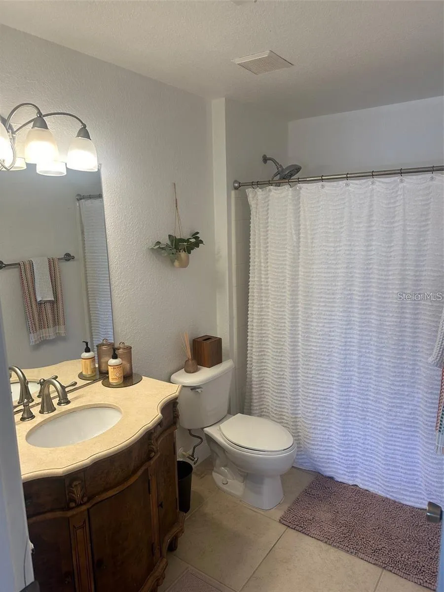 8926 MANOR LOOP #202 Bradenton, FL 34202