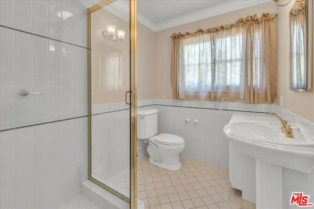 3836 Glenridge Drive Sherman Oaks, CA 91423