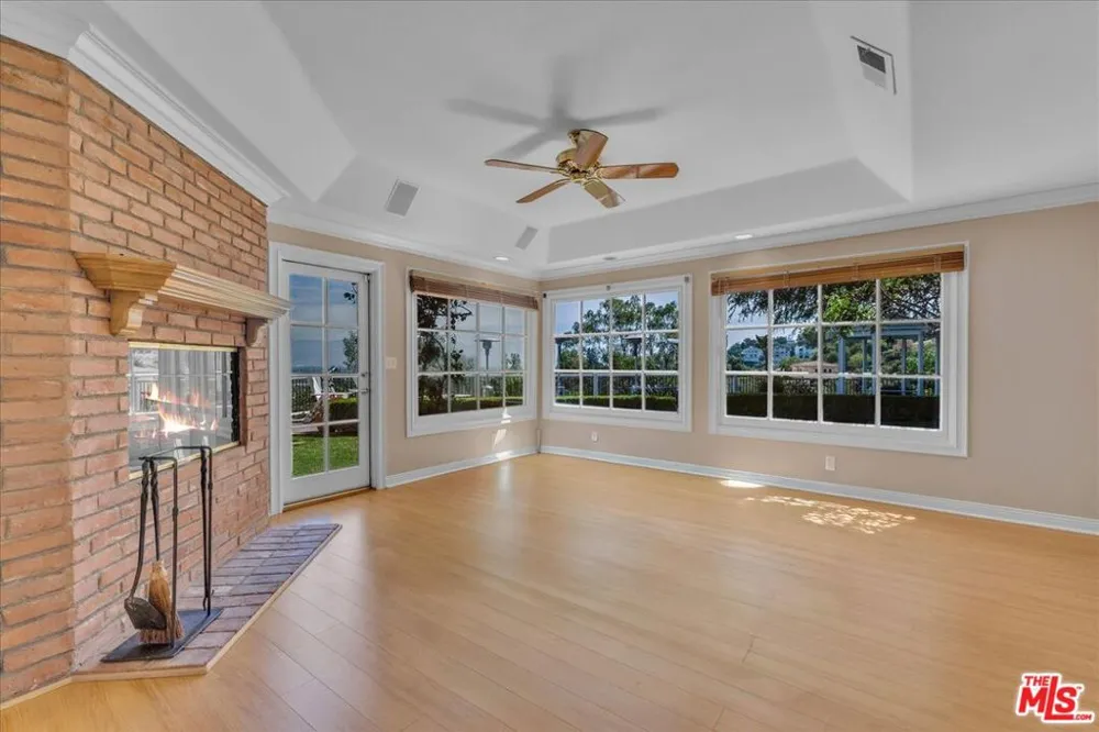 3836 Glenridge Drive Sherman Oaks, CA 91423