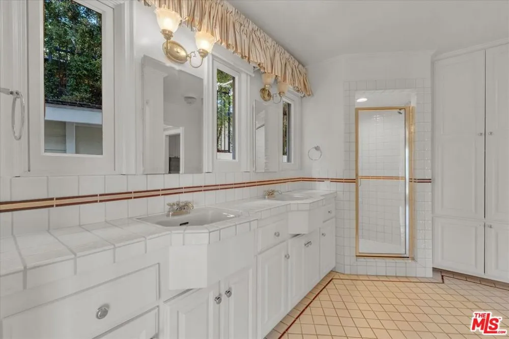 3836 Glenridge Drive Sherman Oaks, CA 91423