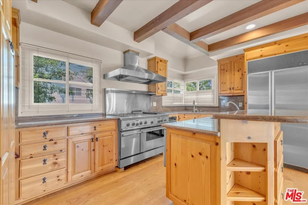 3836 Glenridge Drive Sherman Oaks, CA 91423