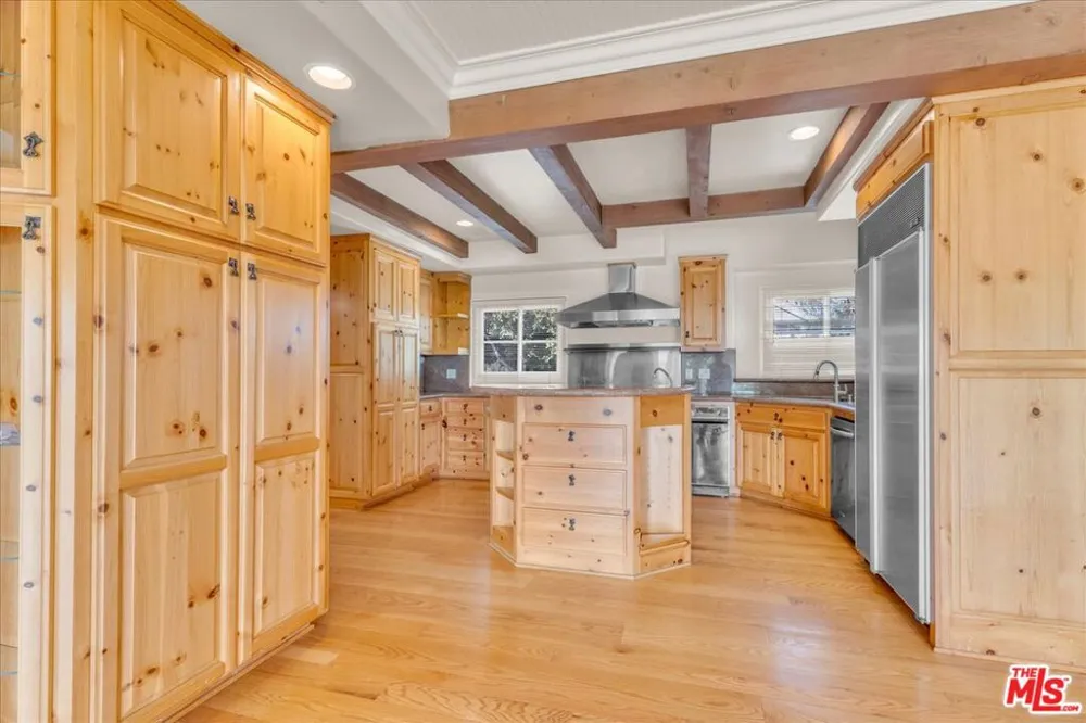 3836 Glenridge Drive Sherman Oaks, CA 91423