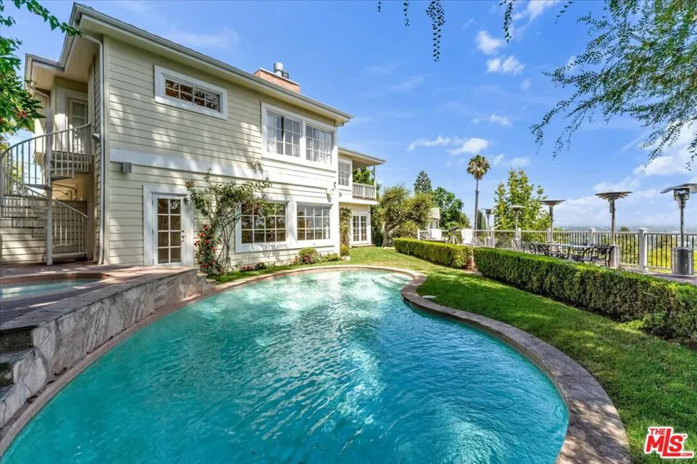 3836 Glenridge Drive Sherman Oaks, CA 91423
