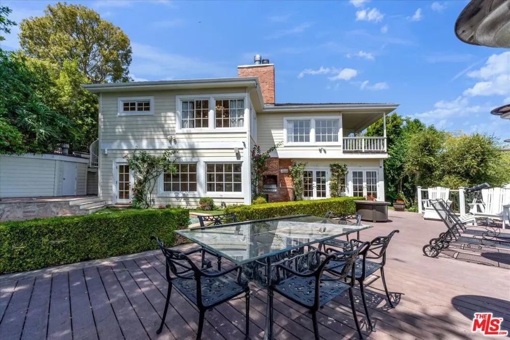 3836 Glenridge Drive Sherman Oaks, CA 91423