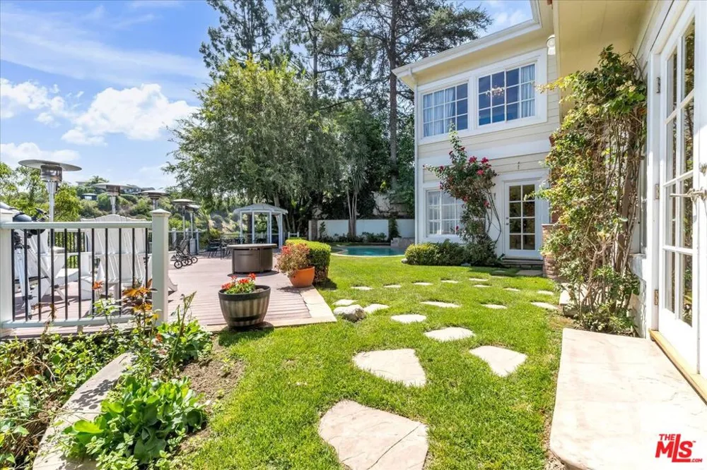 3836 Glenridge Drive Sherman Oaks, CA 91423