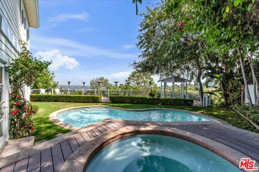 3836 Glenridge Drive Sherman Oaks, CA 91423