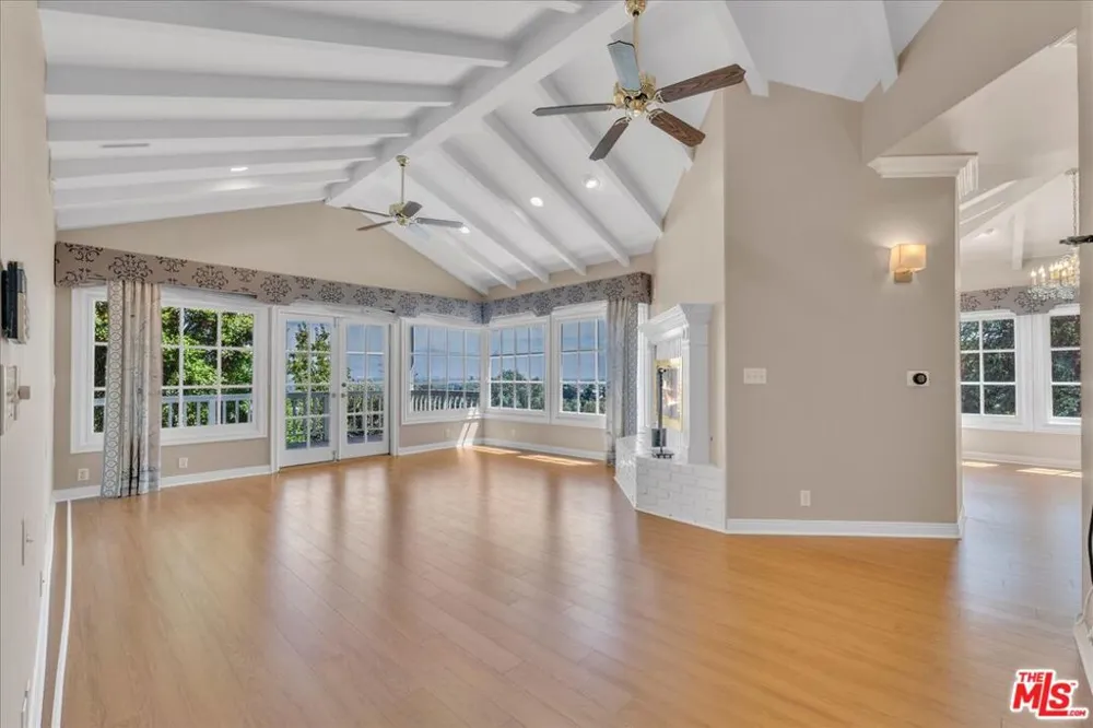 3836 Glenridge Drive Sherman Oaks, CA 91423