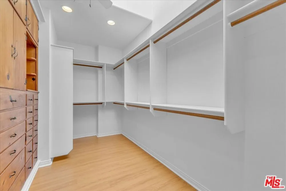 3836 Glenridge Drive Sherman Oaks, CA 91423