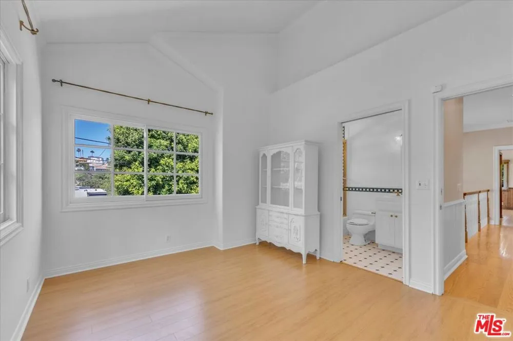 3836 Glenridge Drive Sherman Oaks, CA 91423