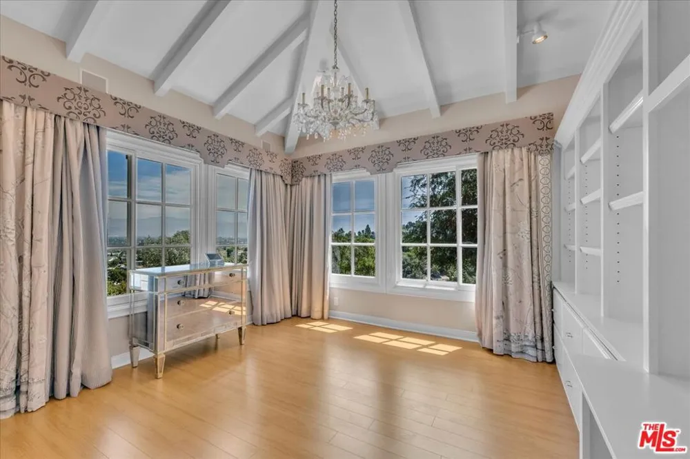 3836 Glenridge Drive Sherman Oaks, CA 91423