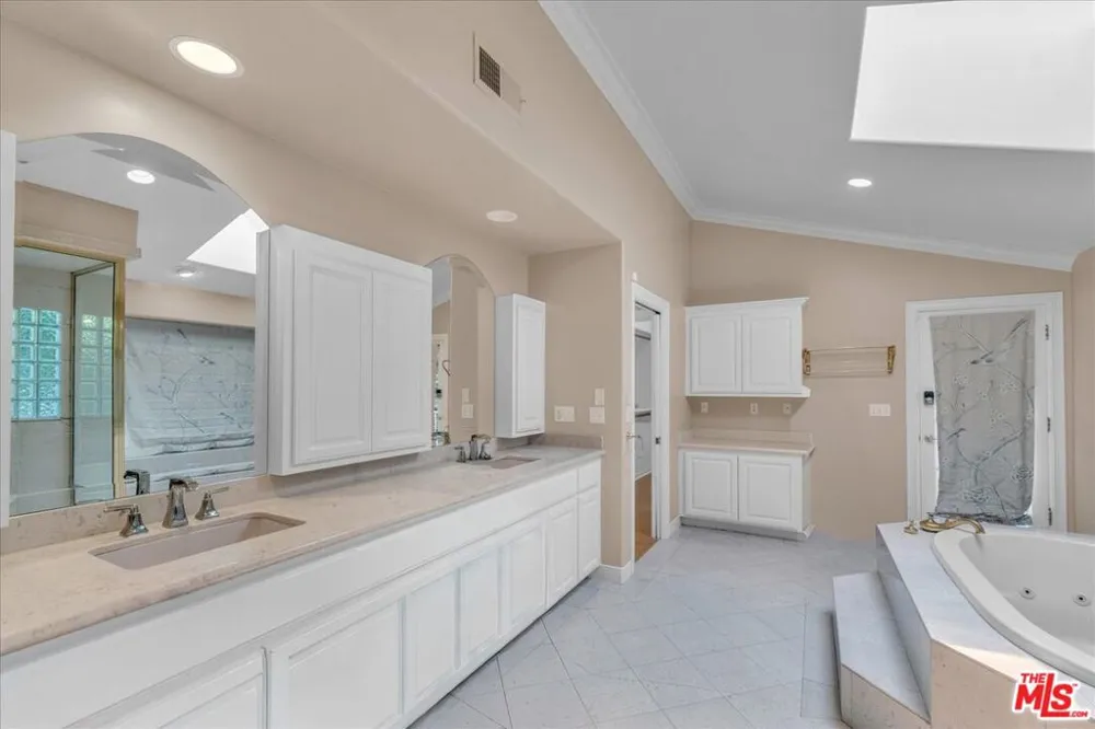 3836 Glenridge Drive Sherman Oaks, CA 91423