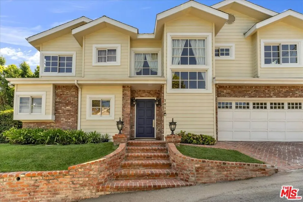 3836 Glenridge Drive Sherman Oaks, CA 91423
